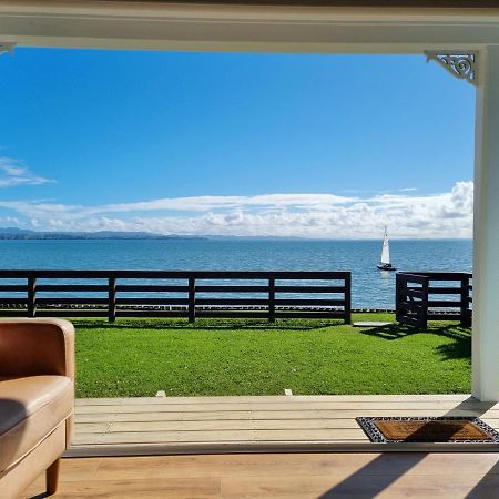 Red Rock Cottage, Beachfront Luxury Clarks Beach エクステリア 写真