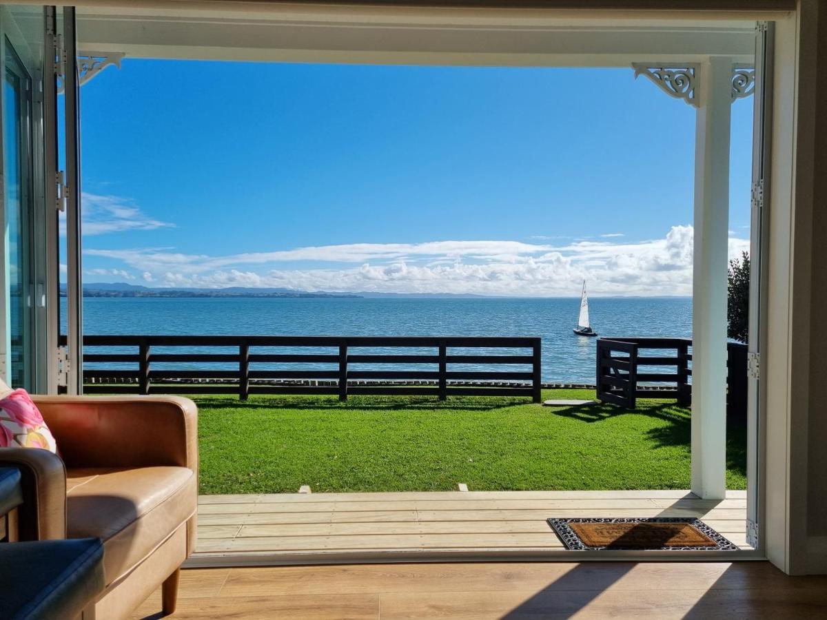 Red Rock Cottage, Beachfront Luxury Clarks Beach エクステリア 写真