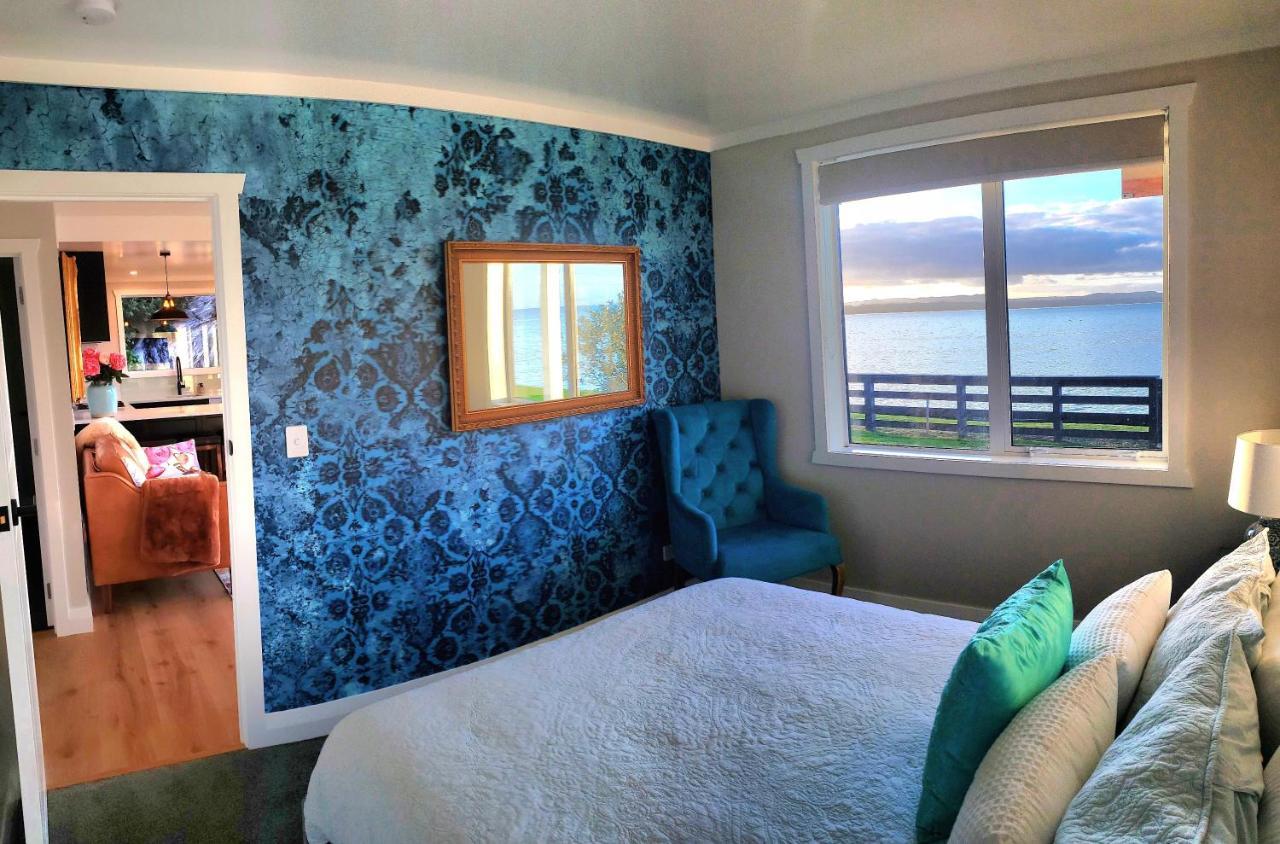 Red Rock Cottage, Beachfront Luxury Clarks Beach エクステリア 写真