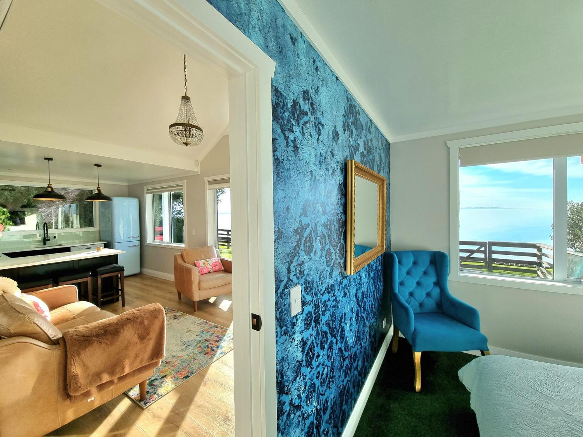 Red Rock Cottage, Beachfront Luxury Clarks Beach エクステリア 写真