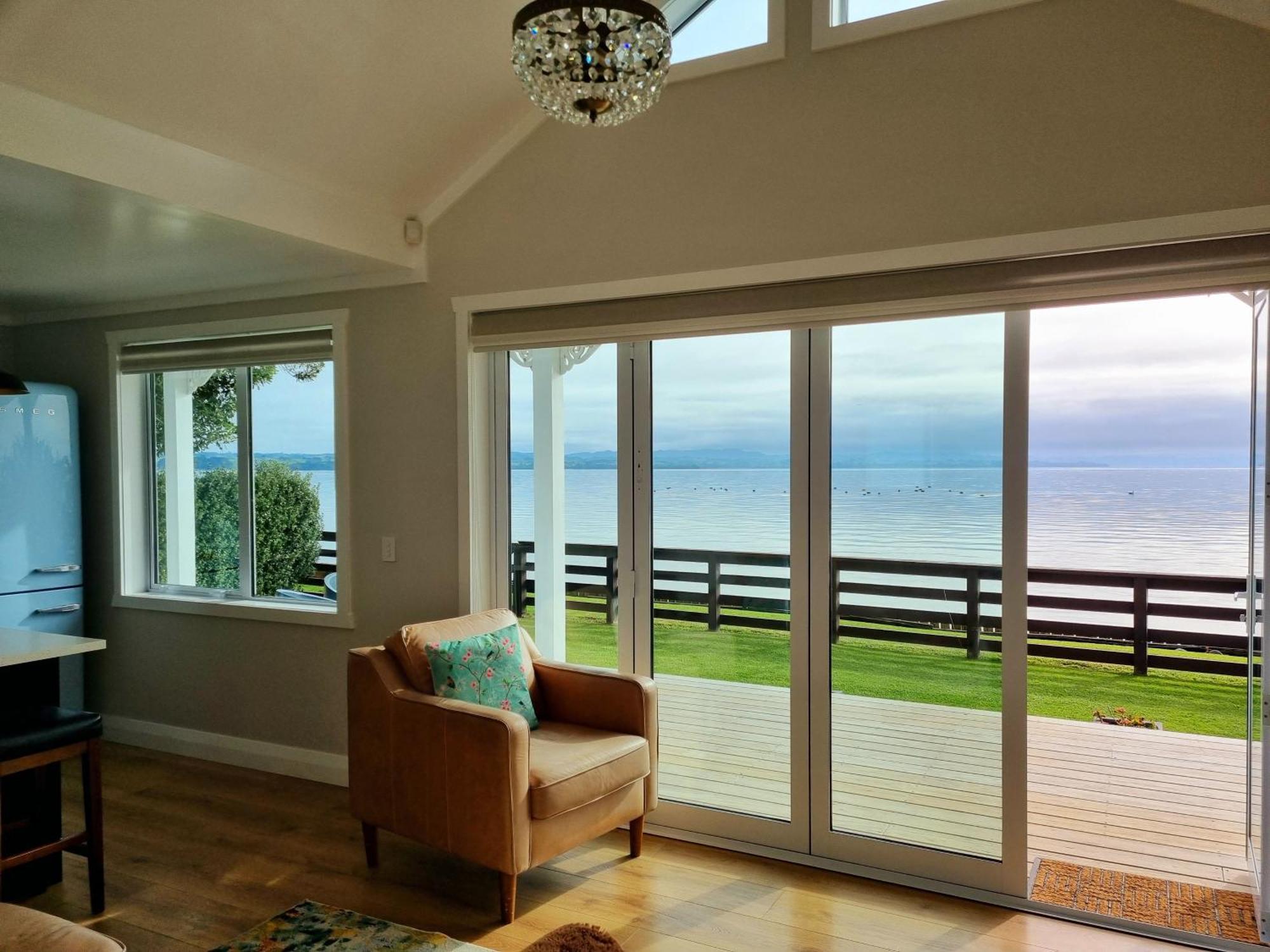 Red Rock Cottage, Beachfront Luxury Clarks Beach エクステリア 写真